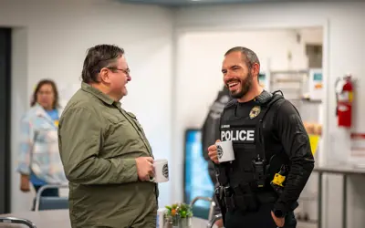 officer having coffee with a bullhead city resident 