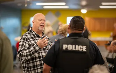 officer talking with a bullhead city resident